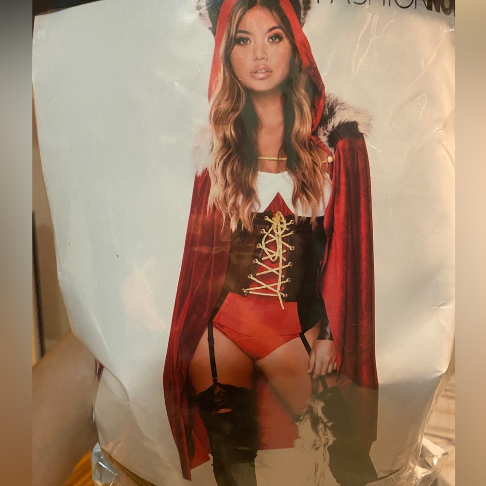 Women costume NWT